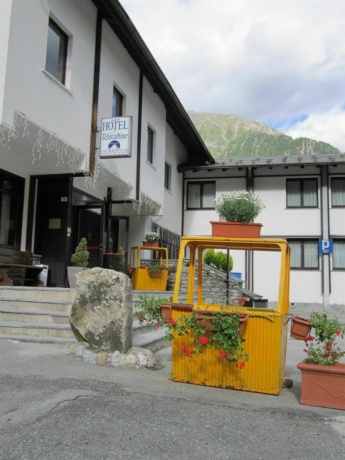 Hotel De La Telecabine Courmayeur Eksteriør bilde